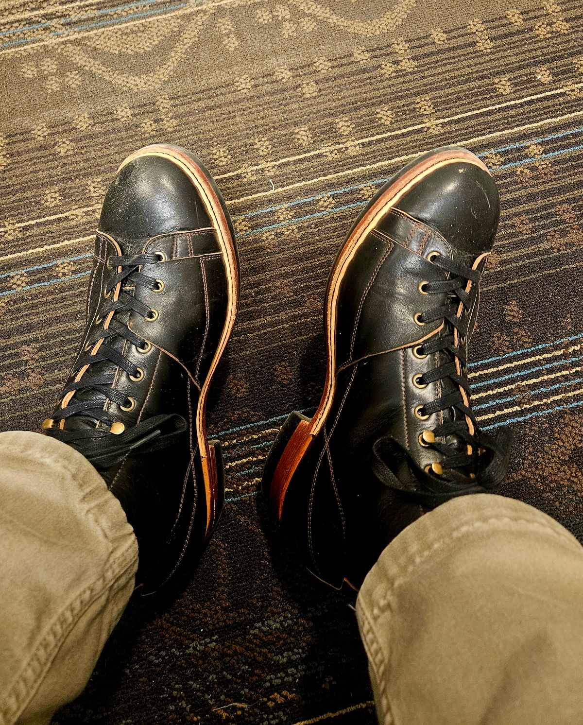 Photo by hosekileather on October 31, 2025 of the Jakkrabbits Monkey Boot in Shinki Black Teacore Horsebutt.