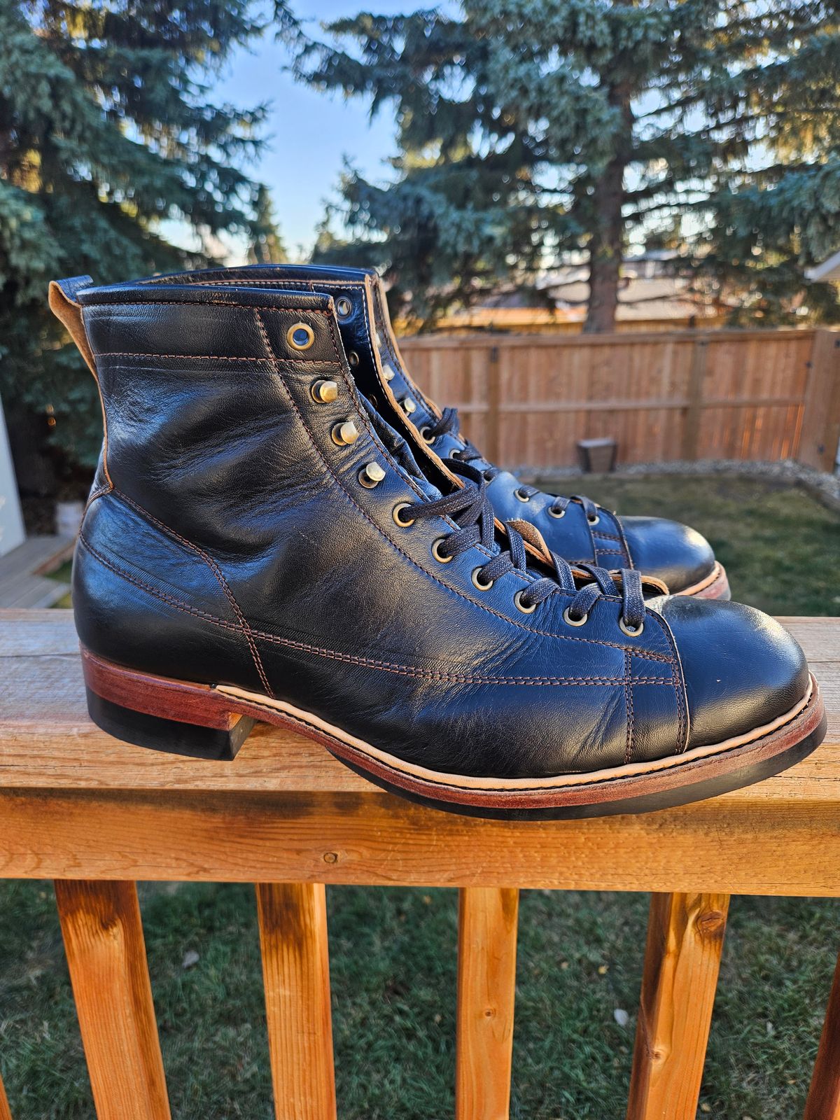 Photo by hosekileather on November 2, 2025 of the Jakkrabbits Monkey Boot in Shinki Black Teacore Horsebutt.