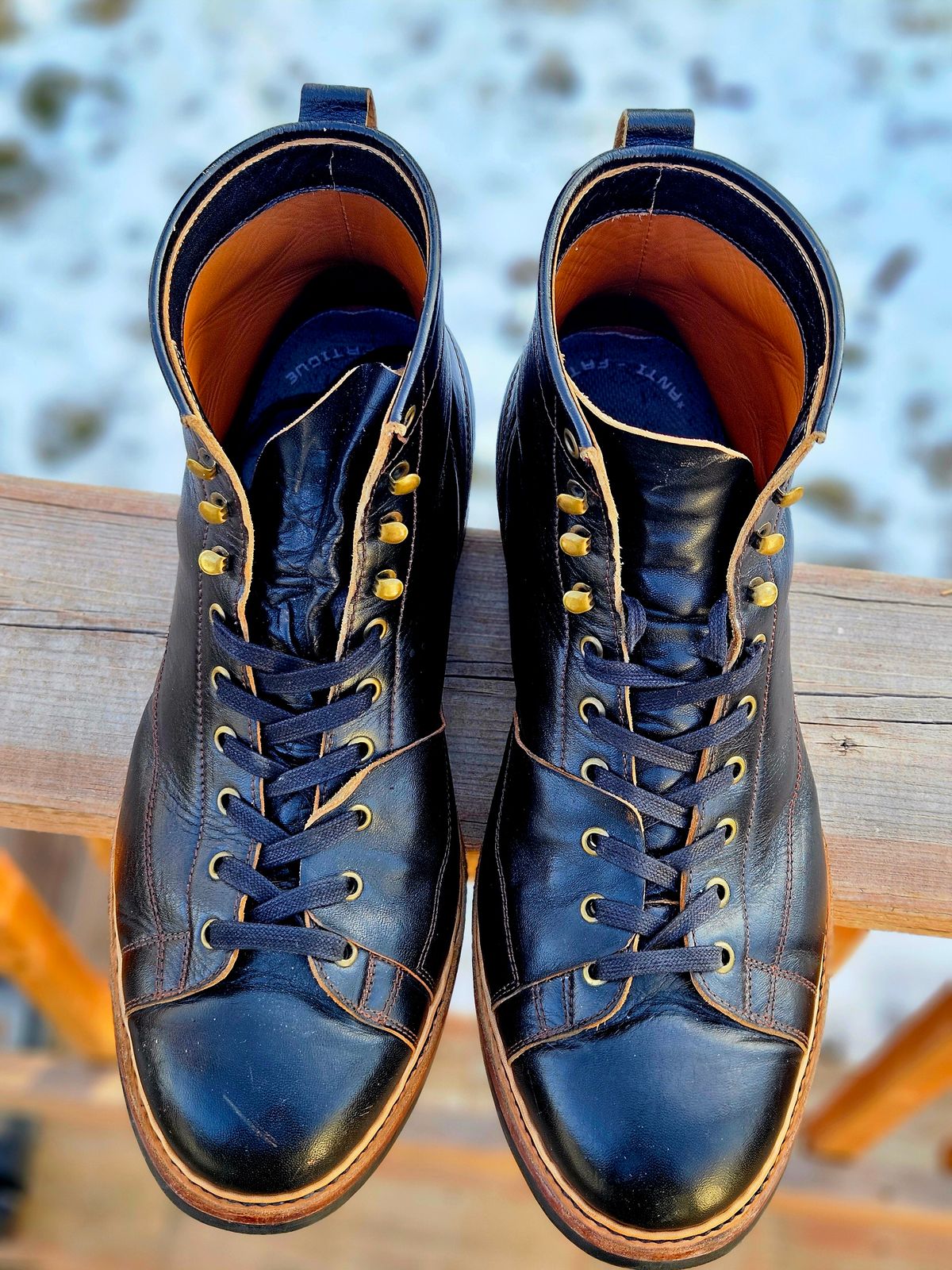 Photo by hosekileather on February 3, 2026 of the Jakkrabbits Monkey Boot in Shinki Black Teacore Horsebutt.