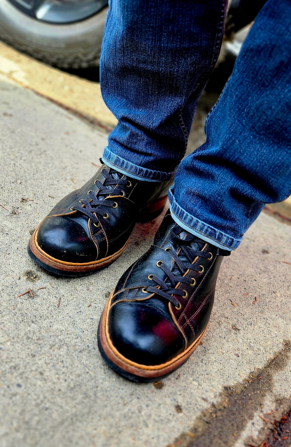Photo by hosekileather on March 31, 2026 of the Jakkrabbits Monkey Boot in Shinki Black Teacore Horsebutt.