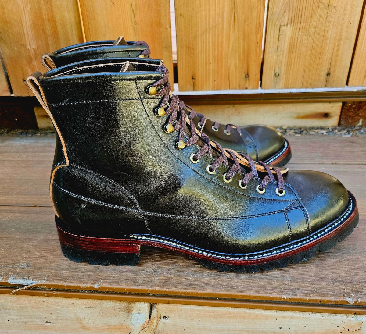 Photo by hosekileather on October 1, 2024 of the Jakkrabbits Monkey Boot in Maryam Olive Horsebutt.