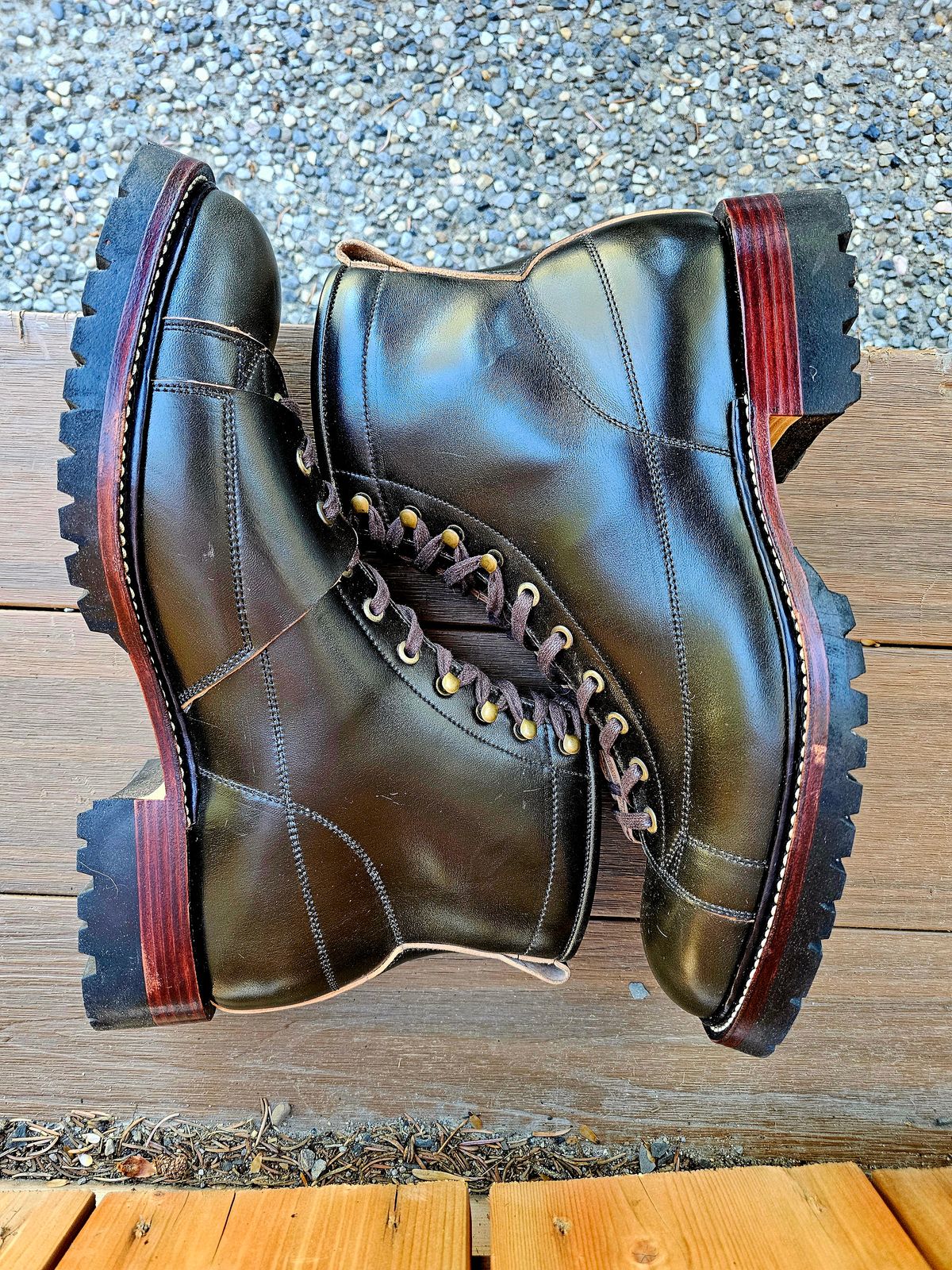 Photo by hosekileather on October 1, 2024 of the Jakkrabbits Monkey Boot in Maryam Olive Horsebutt.