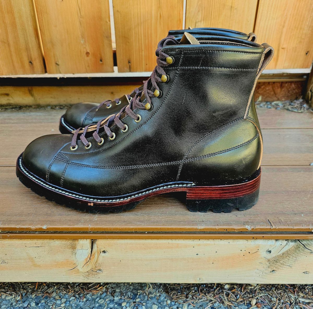 Photo by hosekileather on October 1, 2024 of the Jakkrabbits Monkey Boot in Maryam Olive Horsebutt.