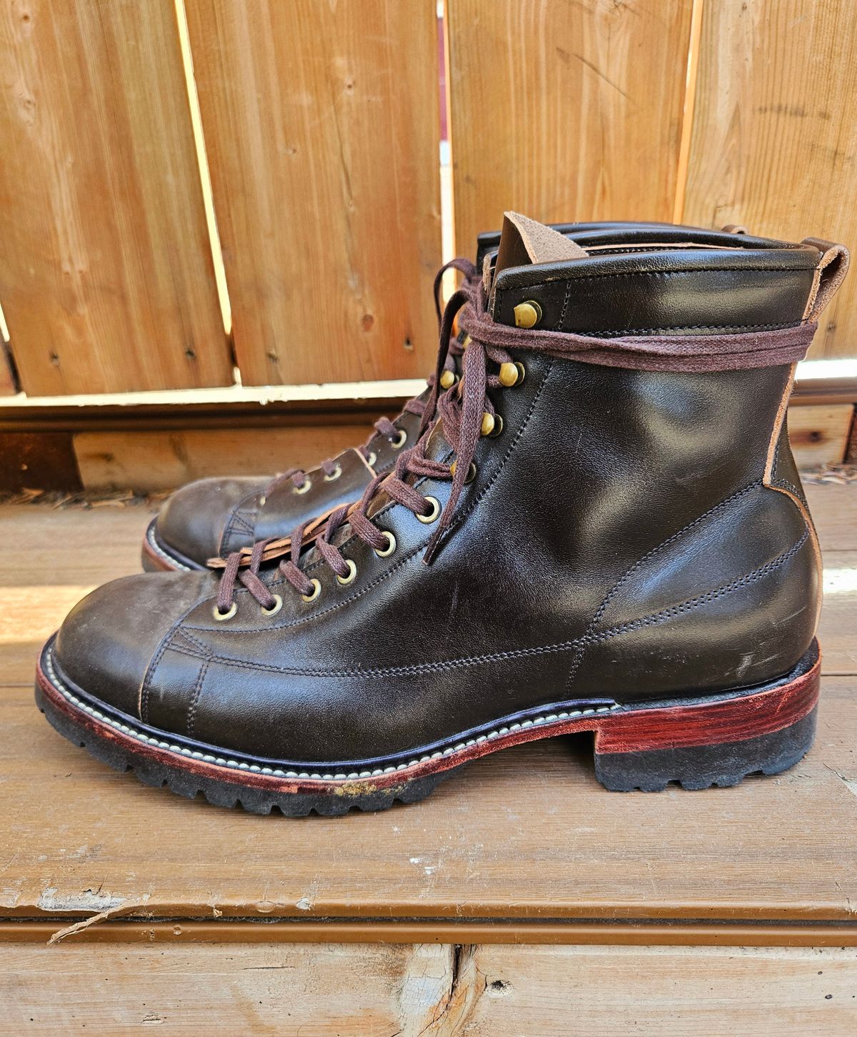 Photo by hosekileather on November 1, 2024 of the Jakkrabbits Monkey Boot in Maryam Olive Horsebutt.