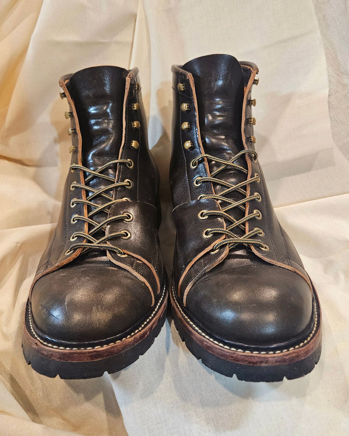 Photo by hosekileather on February 4, 2025 of the Jakkrabbits Monkey Boot in Maryam Olive Horsebutt.