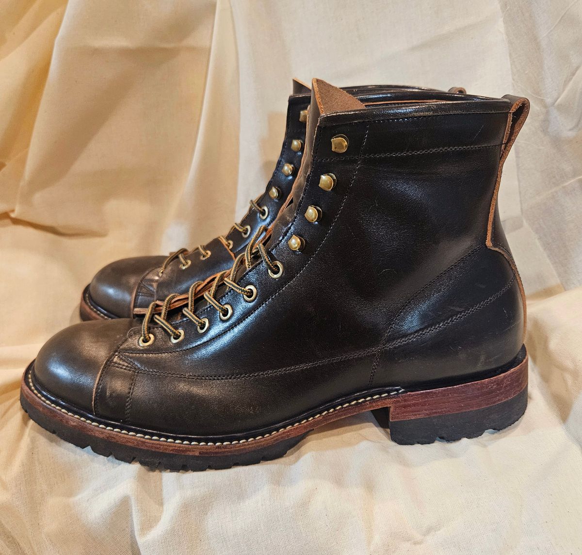 Photo by hosekileather on February 4, 2025 of the Jakkrabbits Monkey Boot in Maryam Olive Horsebutt.