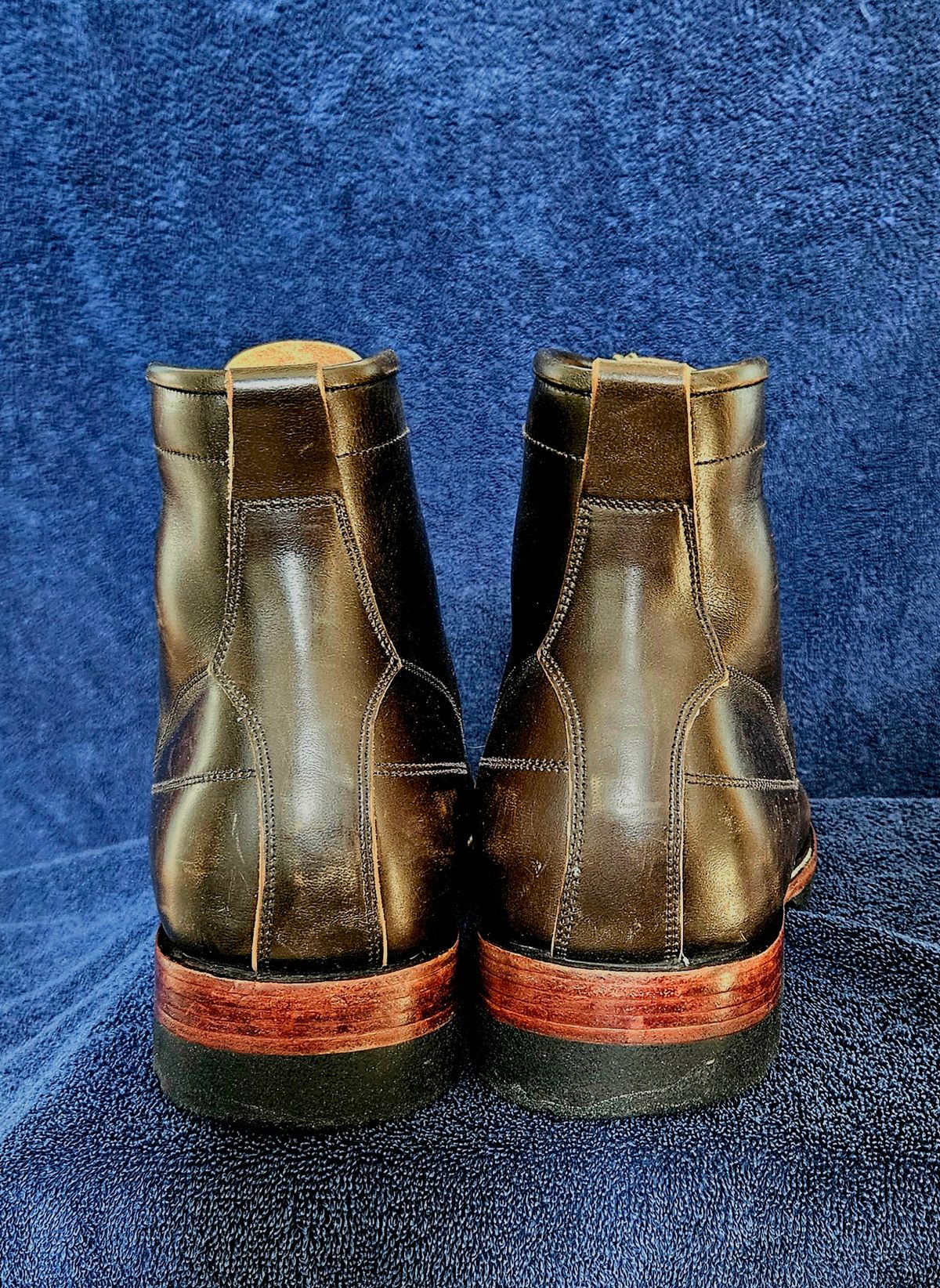 Photo by hosekileather on April 3, 2025 of the Jakkrabbits Monkey Boot in Maryam Olive Horsebutt.