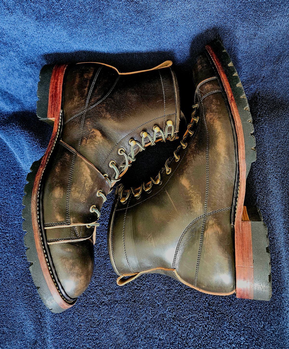 Photo by hosekileather on April 3, 2025 of the Jakkrabbits Monkey Boot in Maryam Olive Horsebutt.