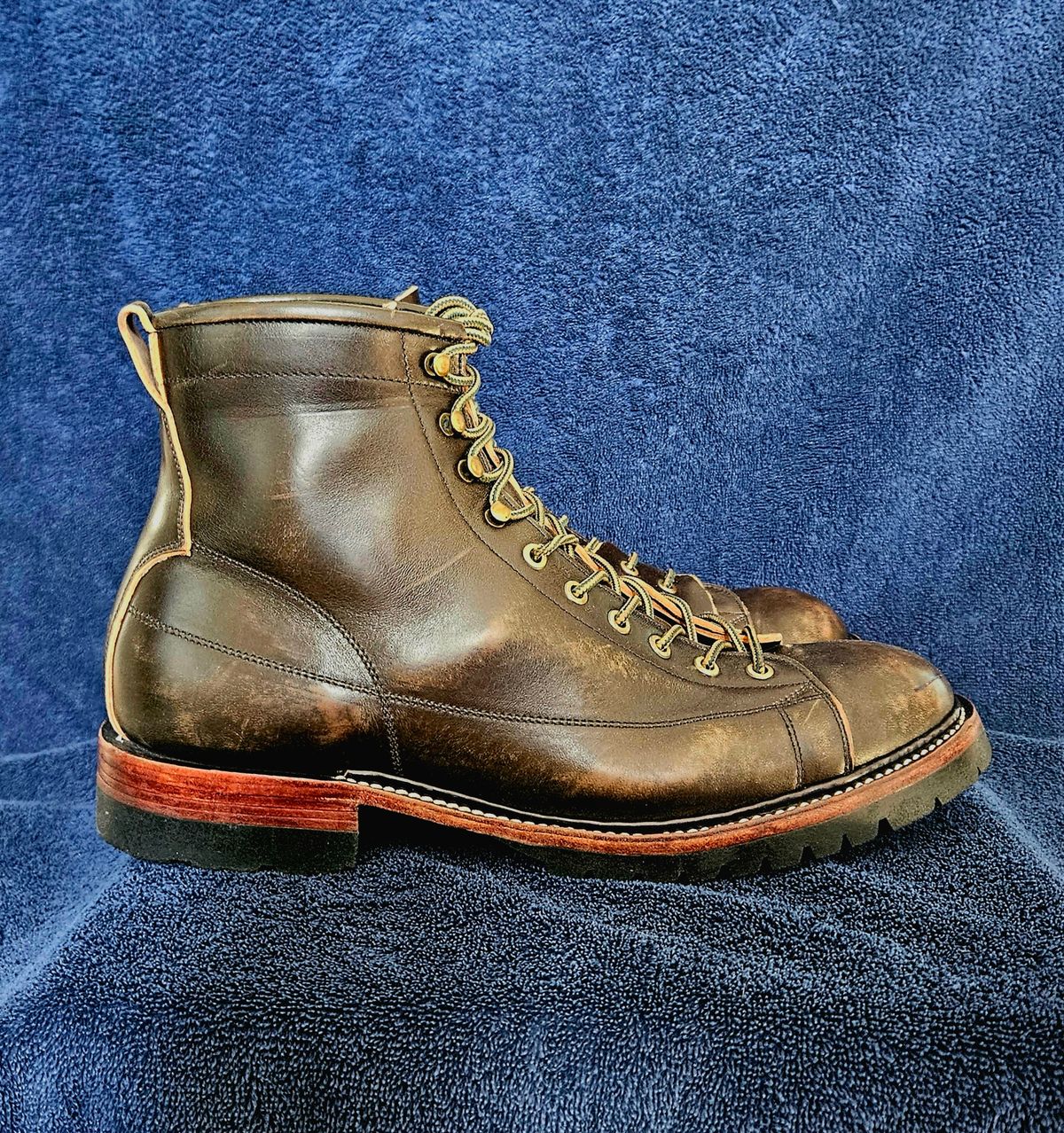 Photo by hosekileather on April 3, 2025 of the Jakkrabbits Monkey Boot in Maryam Olive Horsebutt.