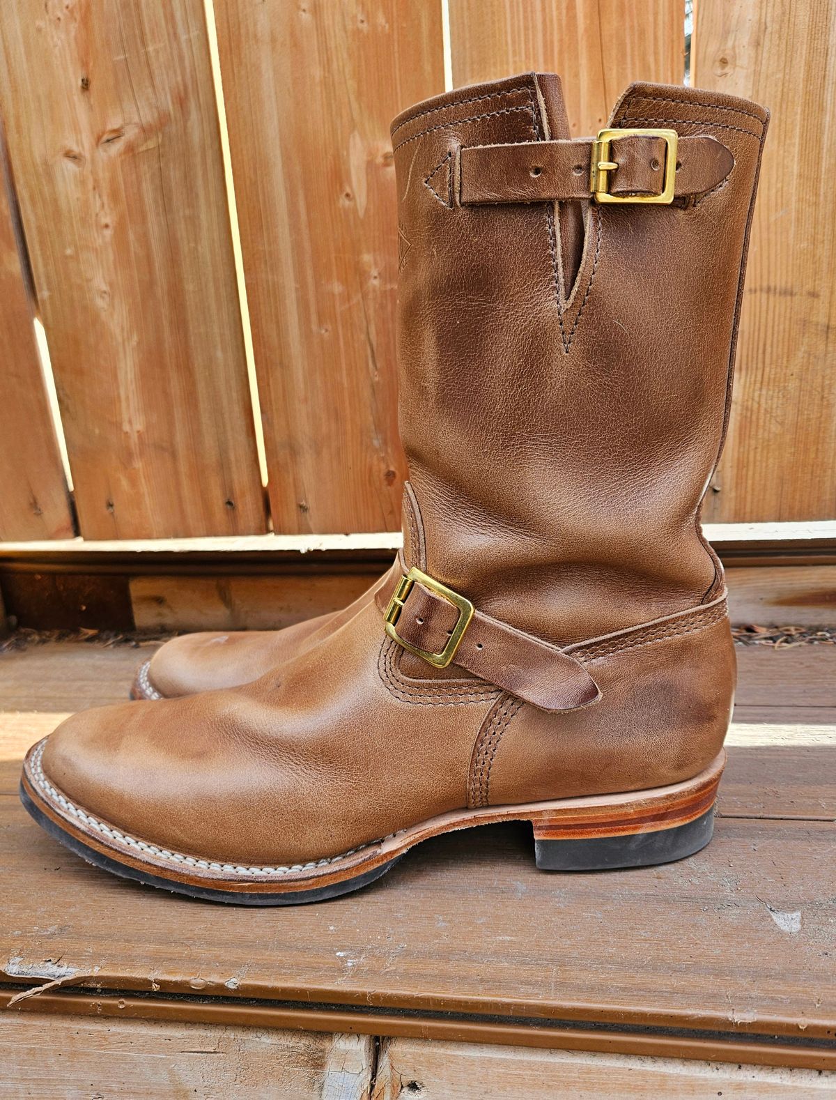 Photo by hosekileather on November 1, 2024 of the Wesco Mister Lou in Horween Natural Chromexcel.