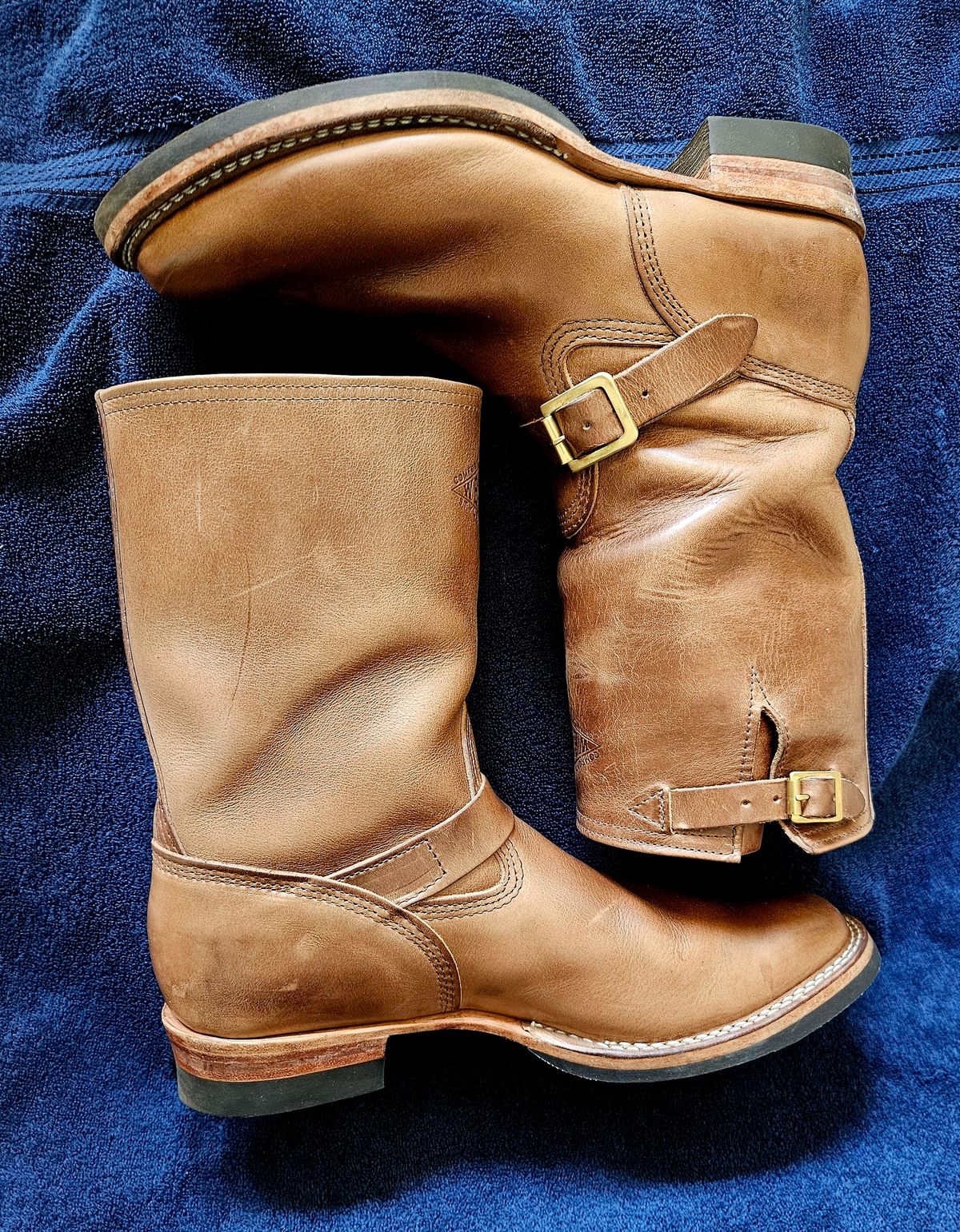Photo by hosekileather on April 3, 2025 of the Wesco Mister Lou in Horween Natural Chromexcel.
