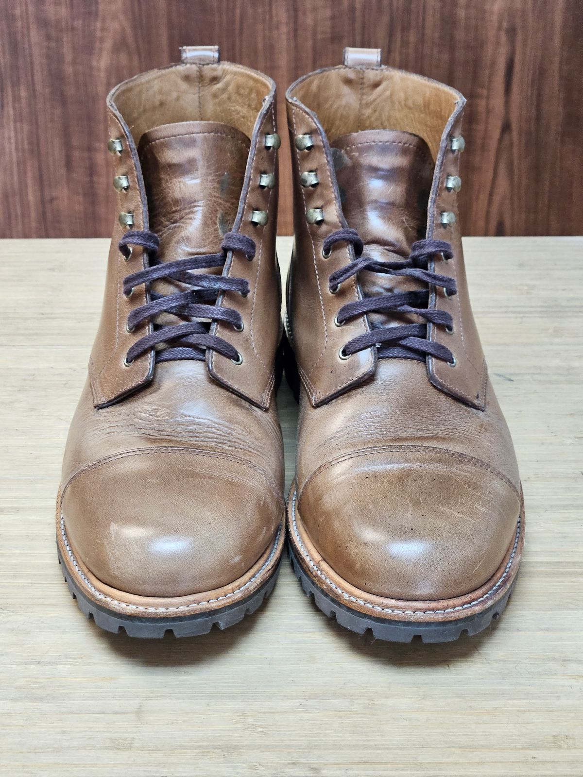 Photo by hosekileather on November 2, 2023 of the J.Crew Kenton Pacer Boots in Horween Natural Chromexcel.