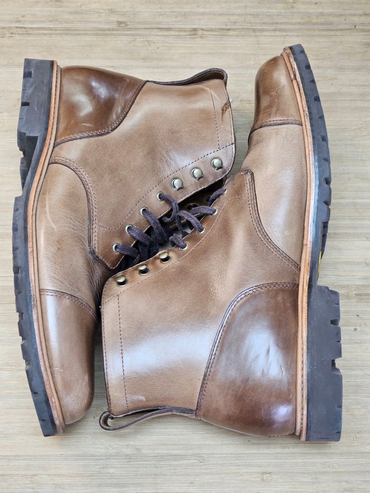 Photo by hosekileather on November 2, 2023 of the J.Crew Kenton Pacer Boots in Horween Natural Chromexcel.