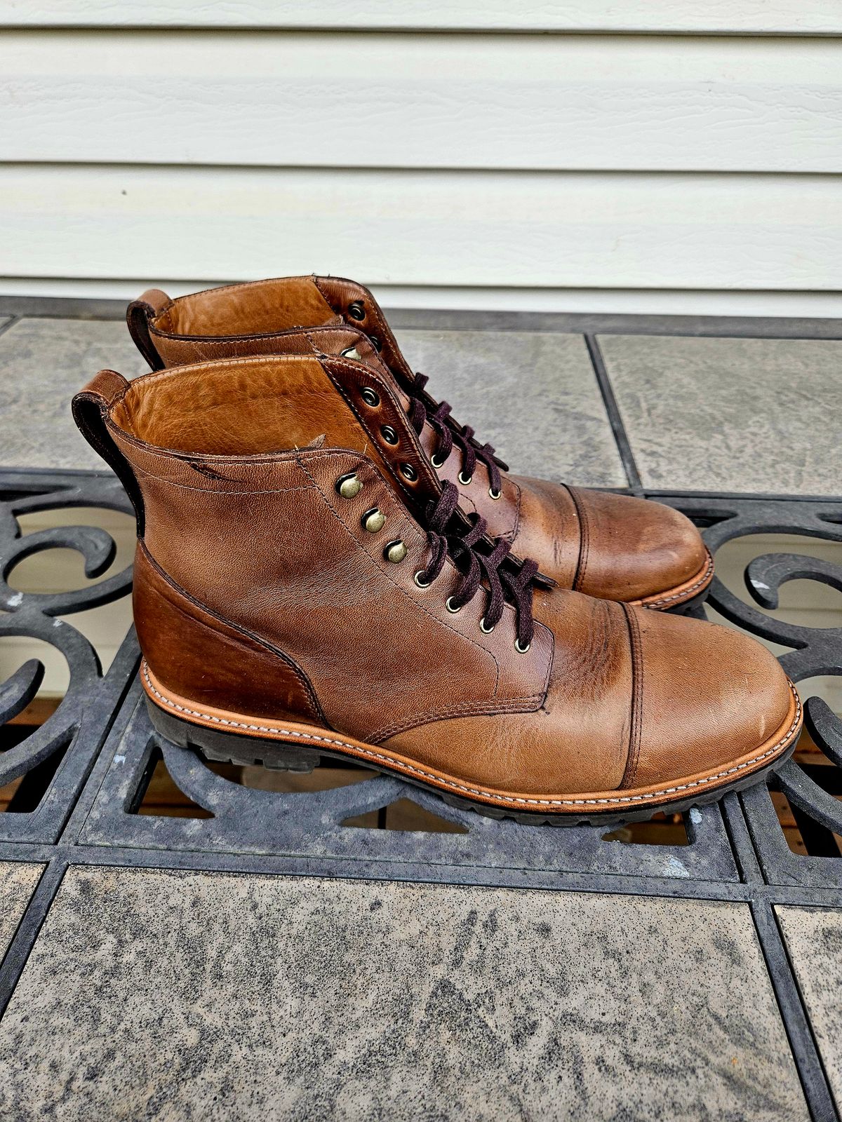 Photo by hosekileather on December 2, 2023 of the J.Crew Kenton Pacer Boots in Horween Natural Chromexcel.