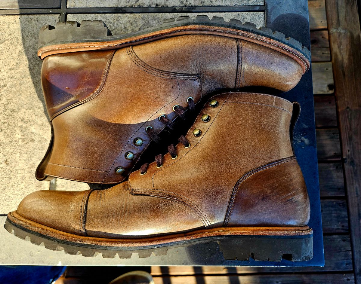 Photo by hosekileather on January 1, 2024 of the J.Crew Kenton Pacer Boots in Horween Natural Chromexcel.