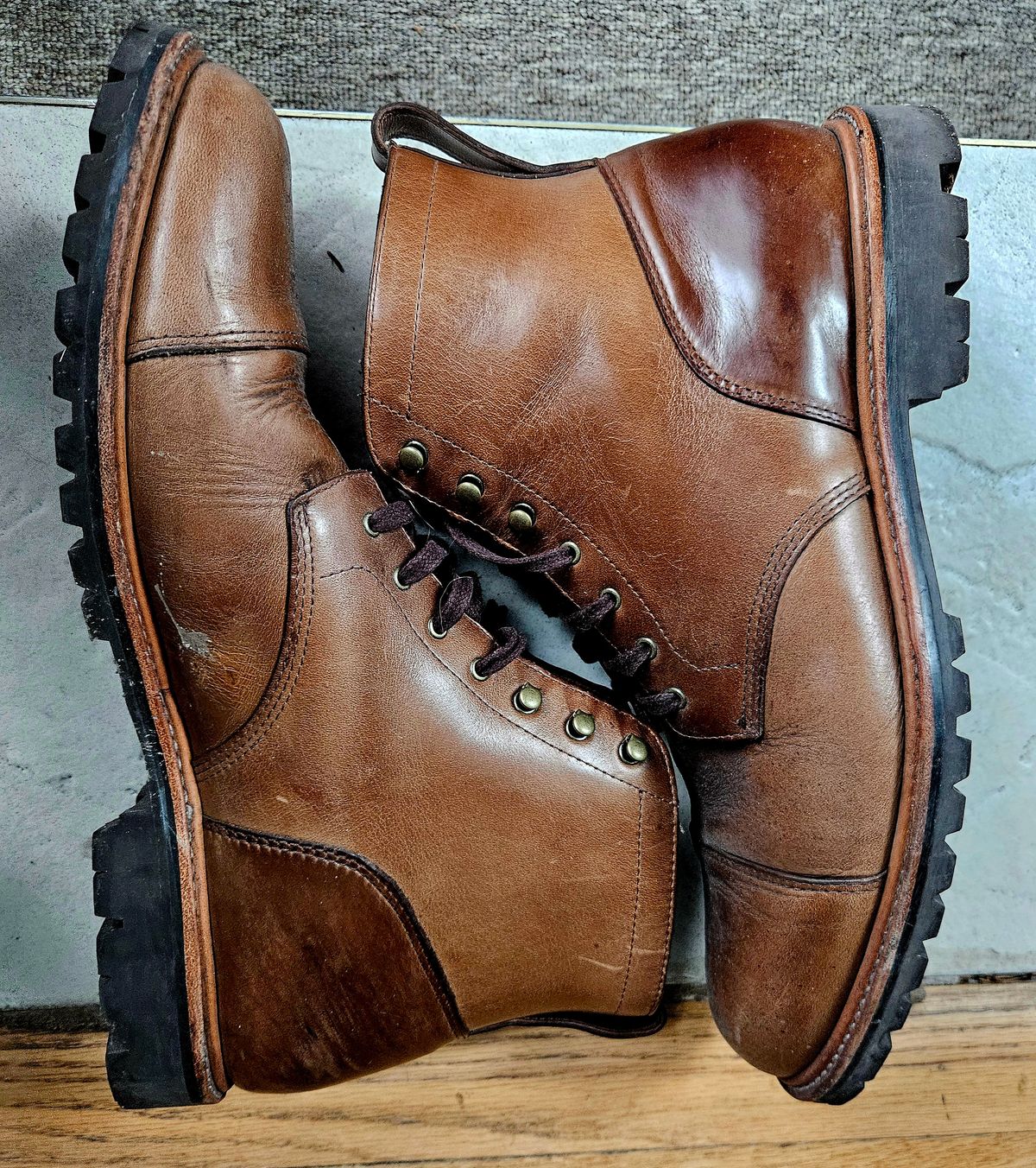 Photo by hosekileather on February 4, 2024 of the J.Crew Kenton Pacer Boots in Horween Natural Chromexcel.