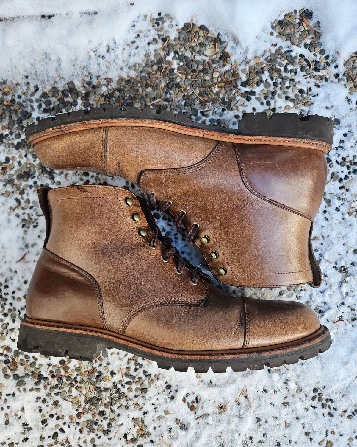 Photo by hosekileather on March 4, 2024 of the J.Crew Kenton Pacer Boots in Horween Natural Chromexcel.