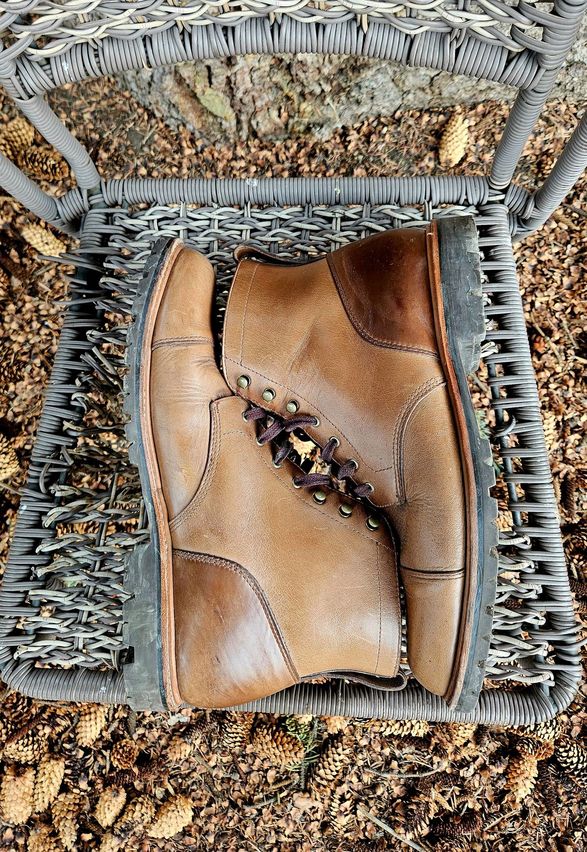 Photo by hosekileather on April 2, 2024 of the J.Crew Kenton Pacer Boots in Horween Natural Chromexcel.