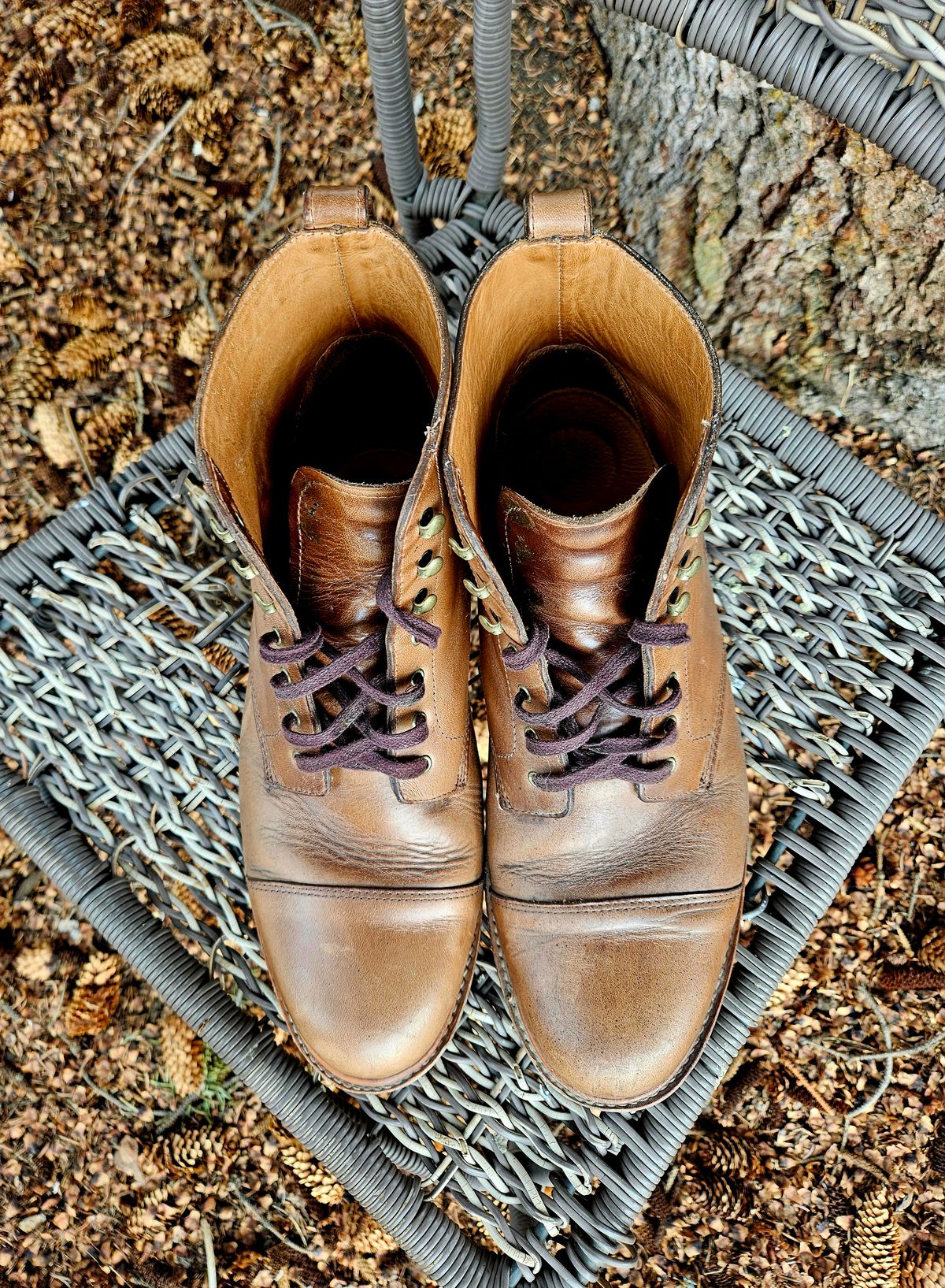 Photo by hosekileather on April 2, 2024 of the J.Crew Kenton Pacer Boots in Horween Natural Chromexcel.