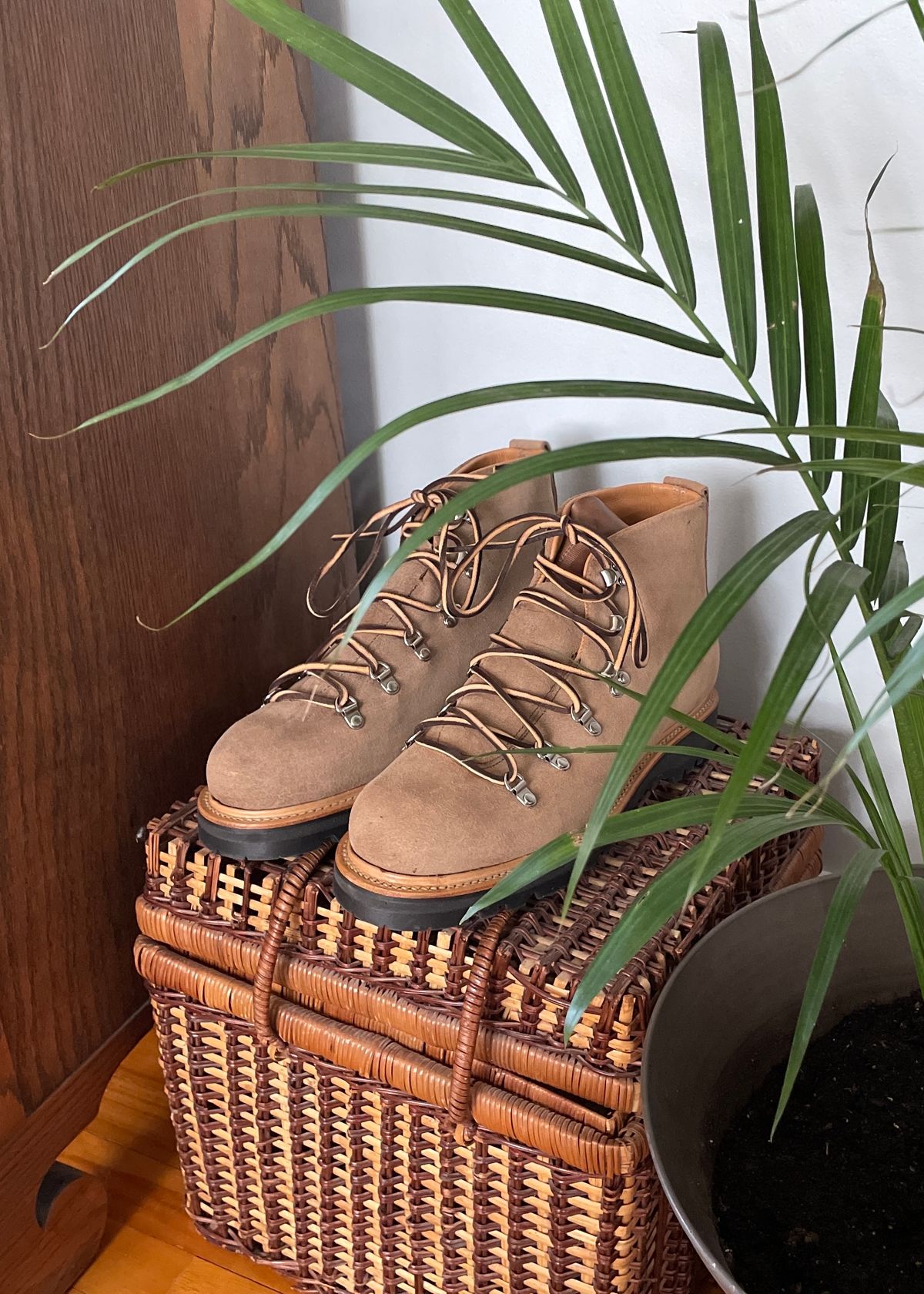 Photo by boottherapy on October 1, 2023 of the Viberg Hiker in Horween Natural Chromexcel Roughout.