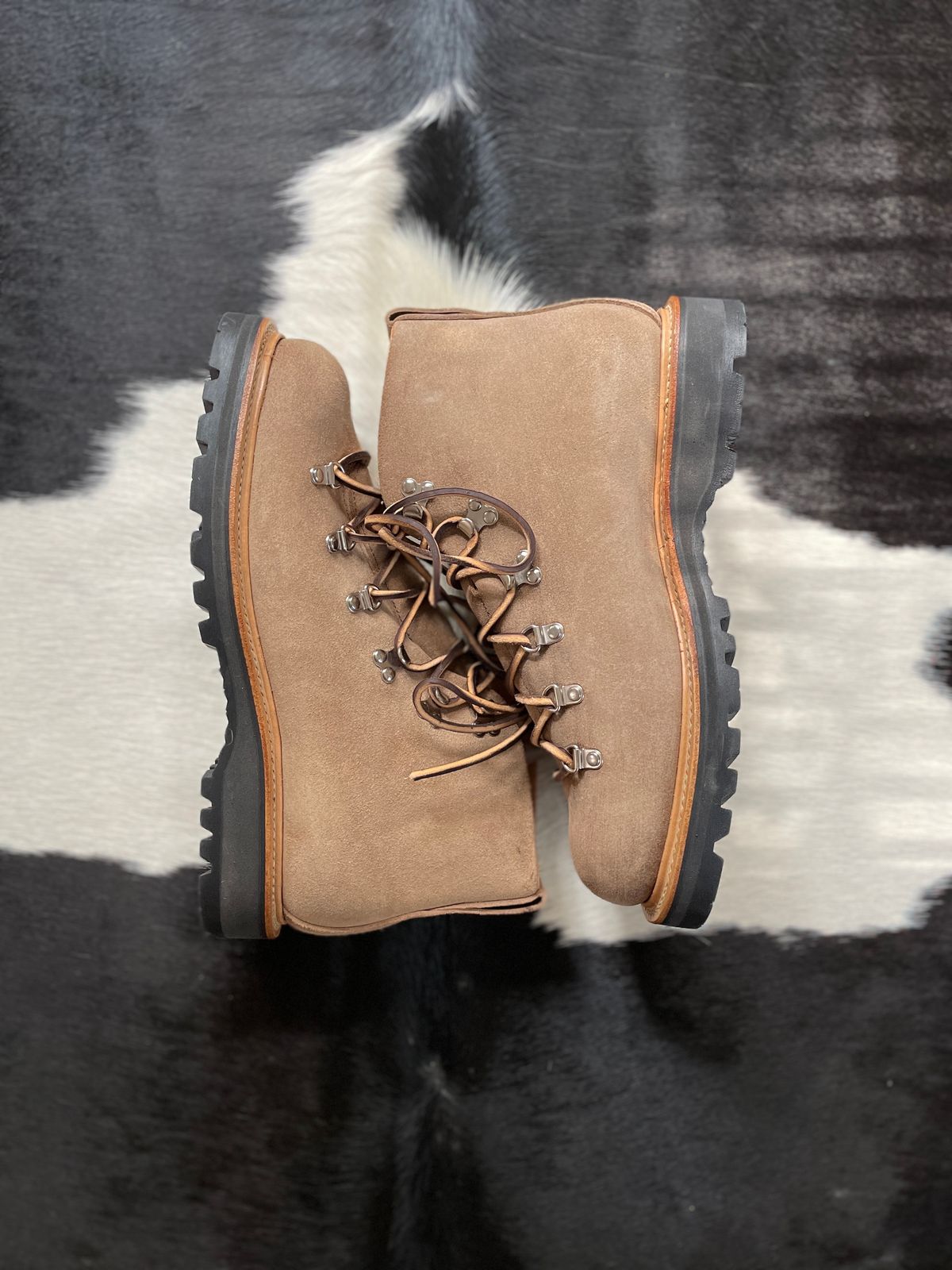 Photo by boottherapy on October 1, 2023 of the Viberg Hiker in Horween Natural Chromexcel Roughout.