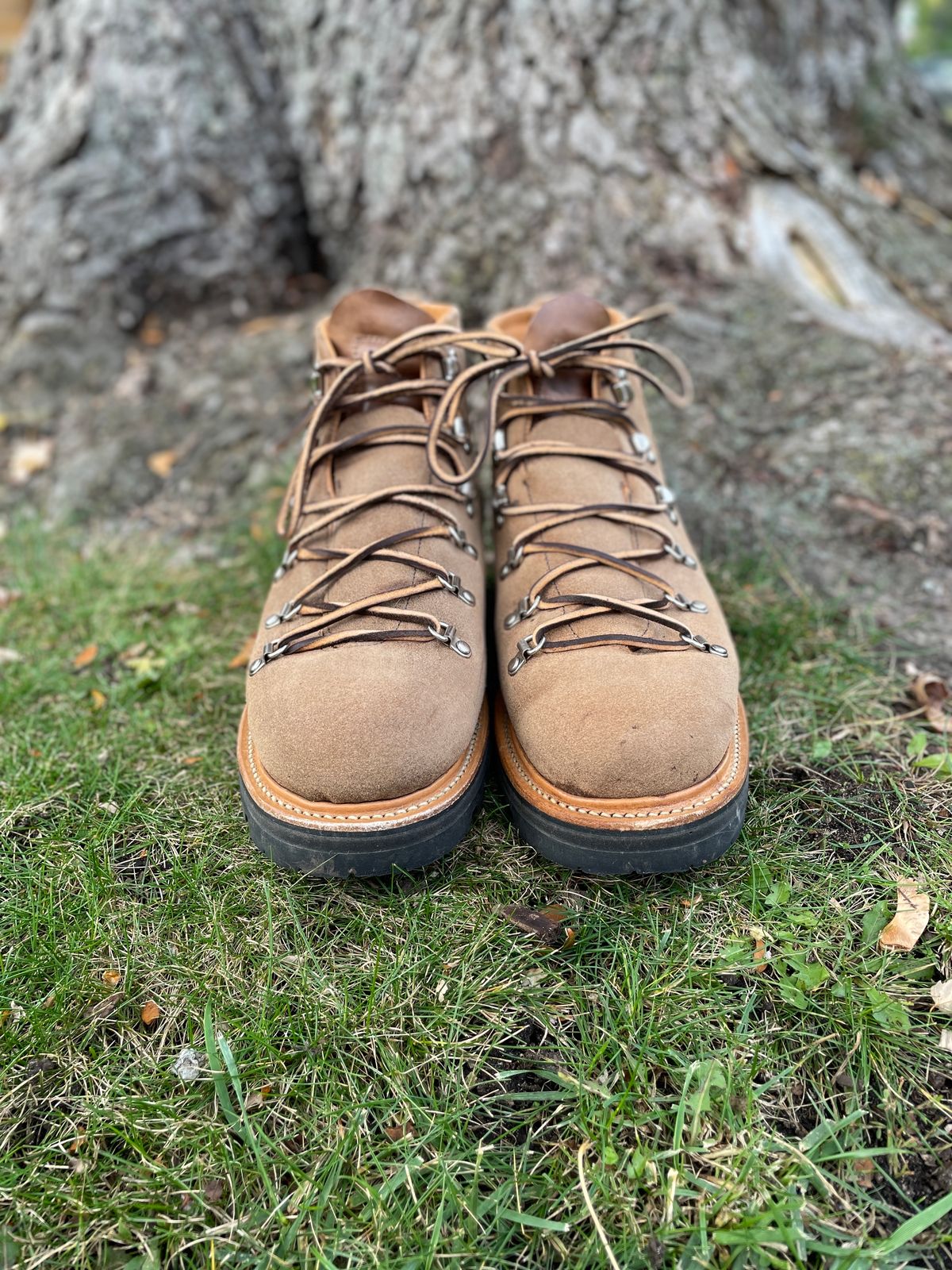 Photo by boottherapy on November 5, 2023 of the Viberg Hiker in Horween Natural Chromexcel Roughout.