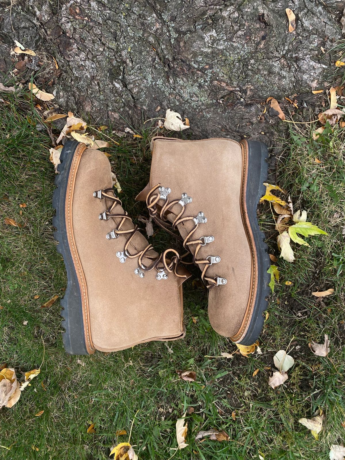 Photo by boottherapy on November 5, 2023 of the Viberg Hiker in Horween Natural Chromexcel Roughout.