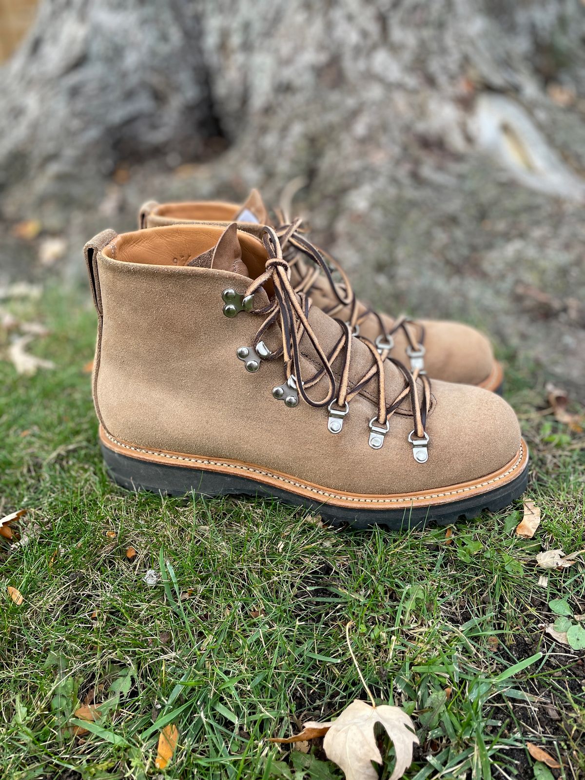 Photo by boottherapy on November 5, 2023 of the Viberg Hiker in Horween Natural Chromexcel Roughout.