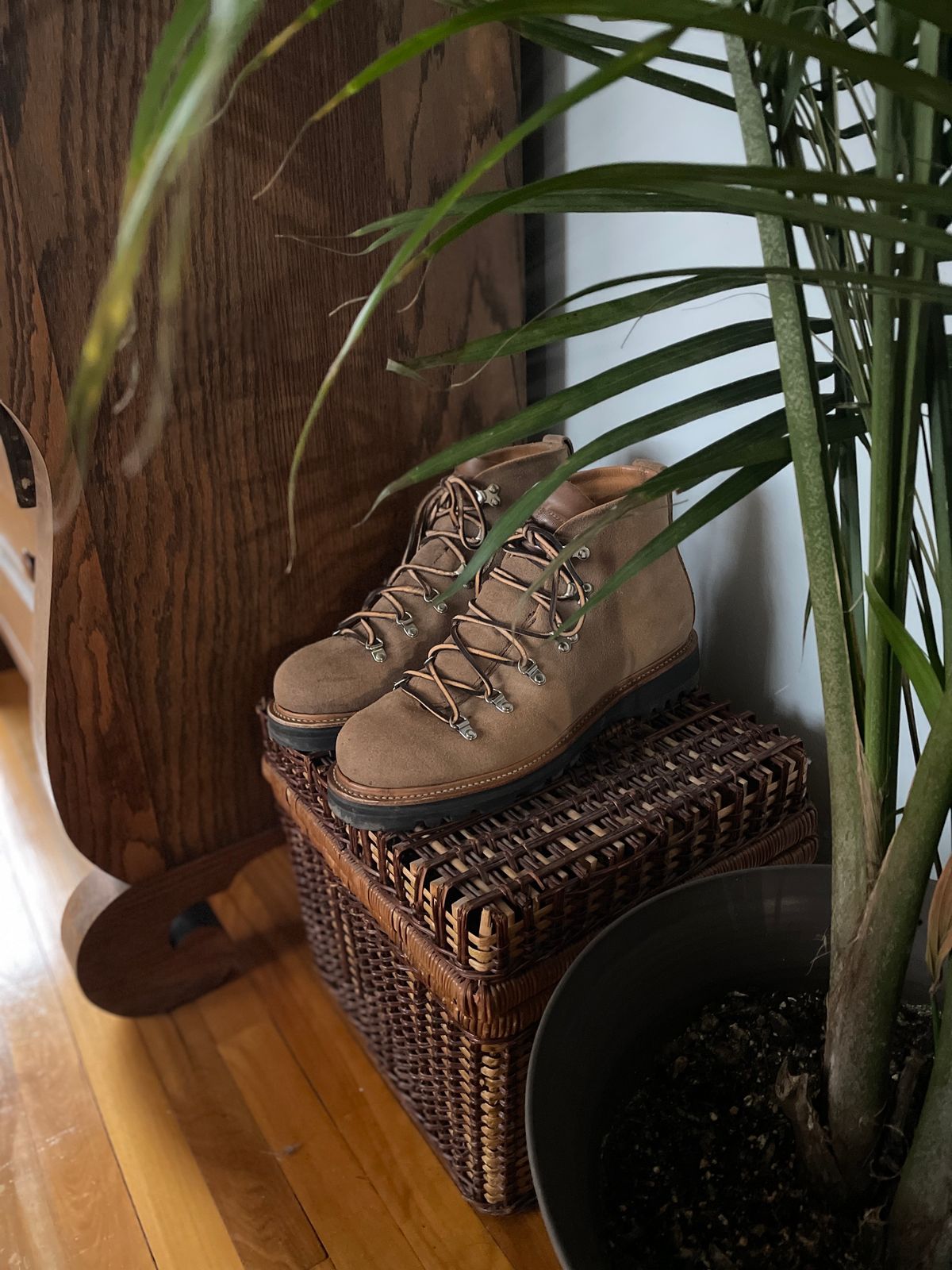 Photo by boottherapy on December 5, 2023 of the Viberg Hiker in Horween Natural Chromexcel Roughout.
