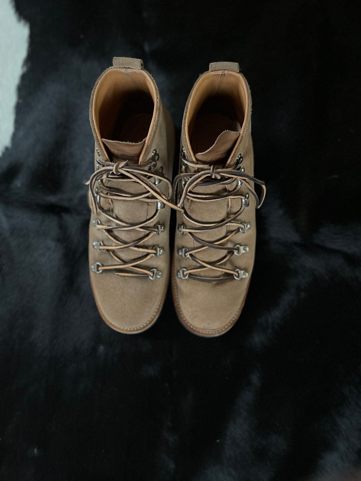 Photo by boottherapy on December 5, 2023 of the Viberg Hiker in Horween Natural Chromexcel Roughout.