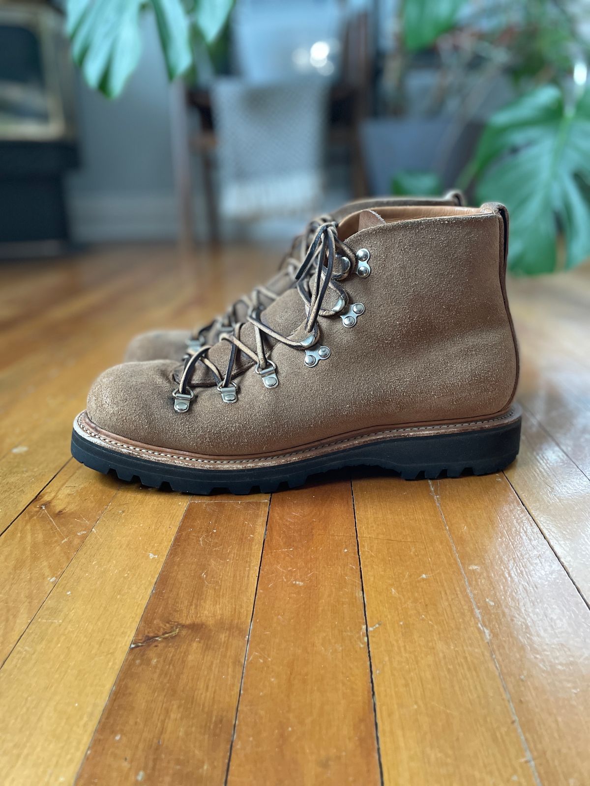 Photo by boottherapy on February 4, 2024 of the Viberg Hiker in Horween Natural Chromexcel Roughout.