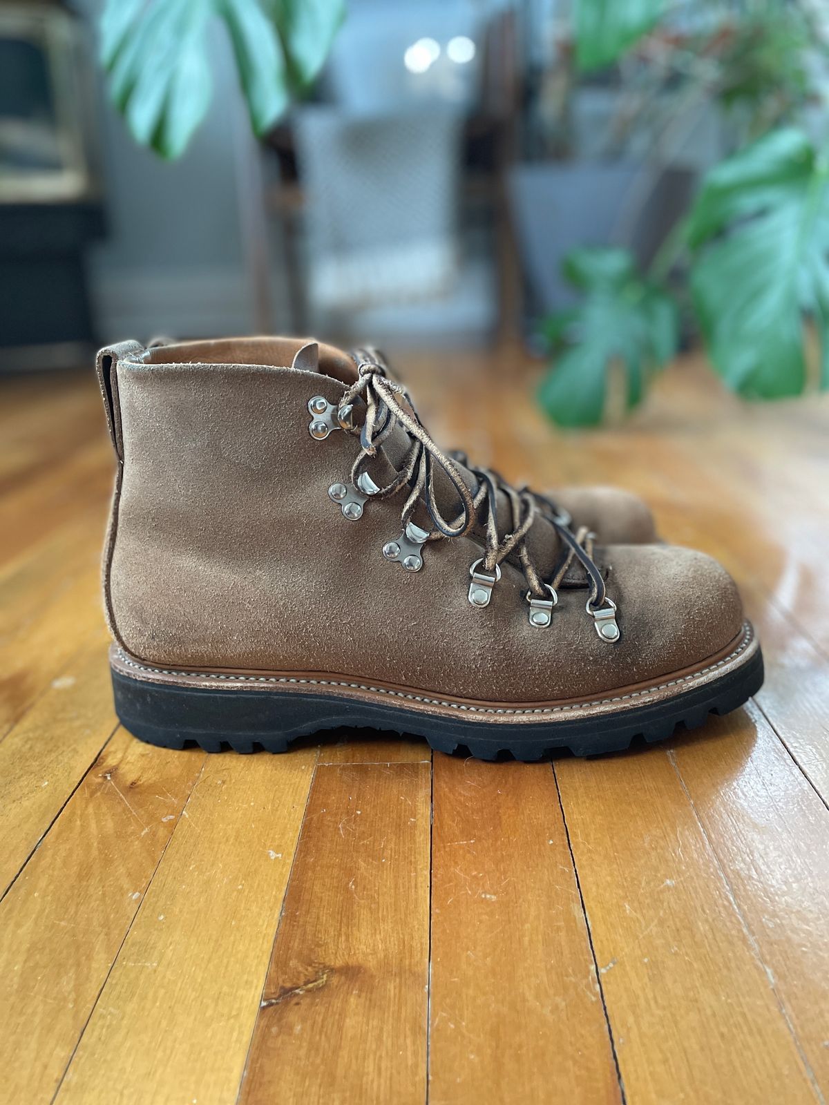 Photo by boottherapy on February 4, 2024 of the Viberg Hiker in Horween Natural Chromexcel Roughout.