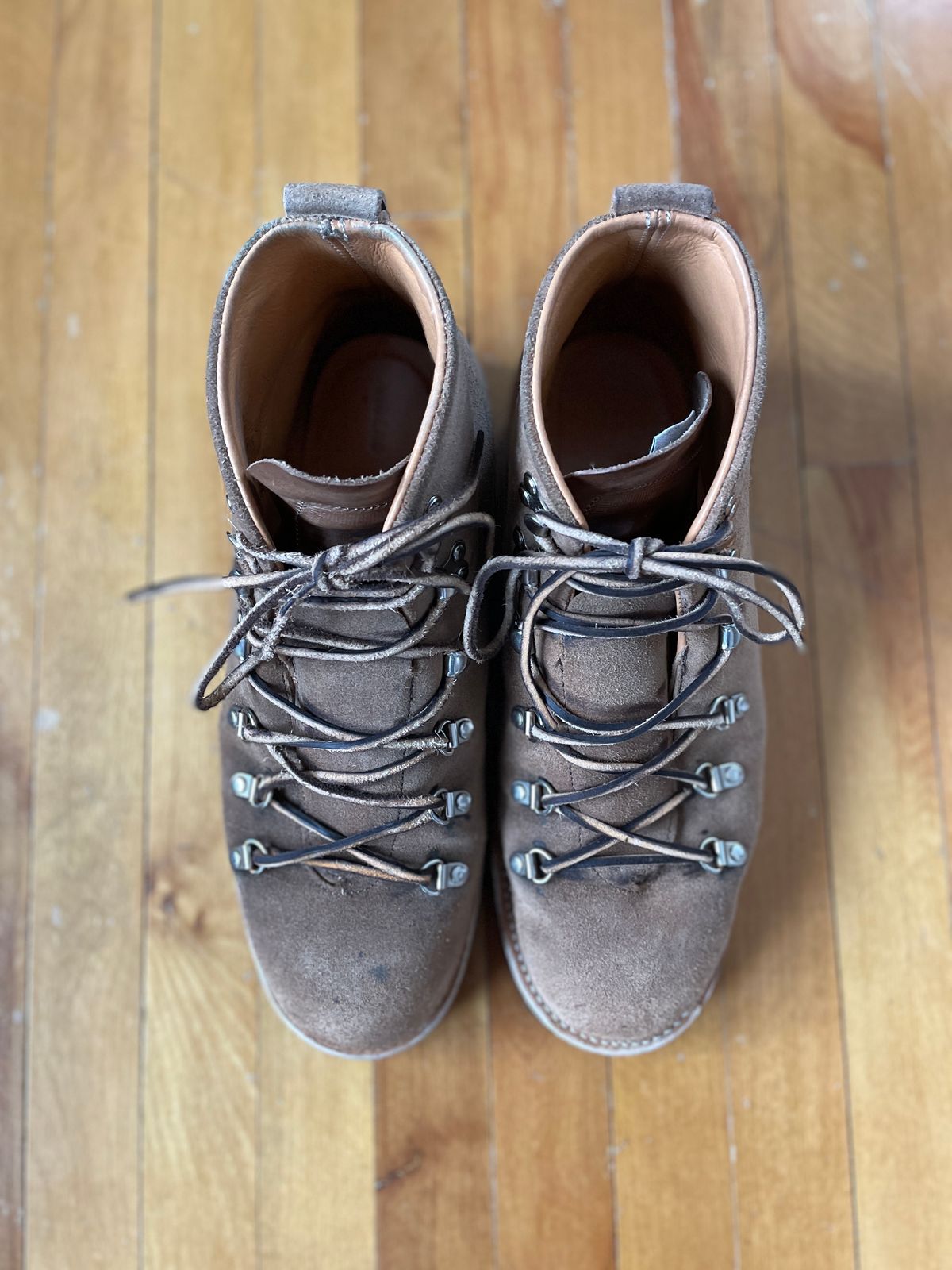 Photo by boottherapy on February 4, 2024 of the Viberg Hiker in Horween Natural Chromexcel Roughout.