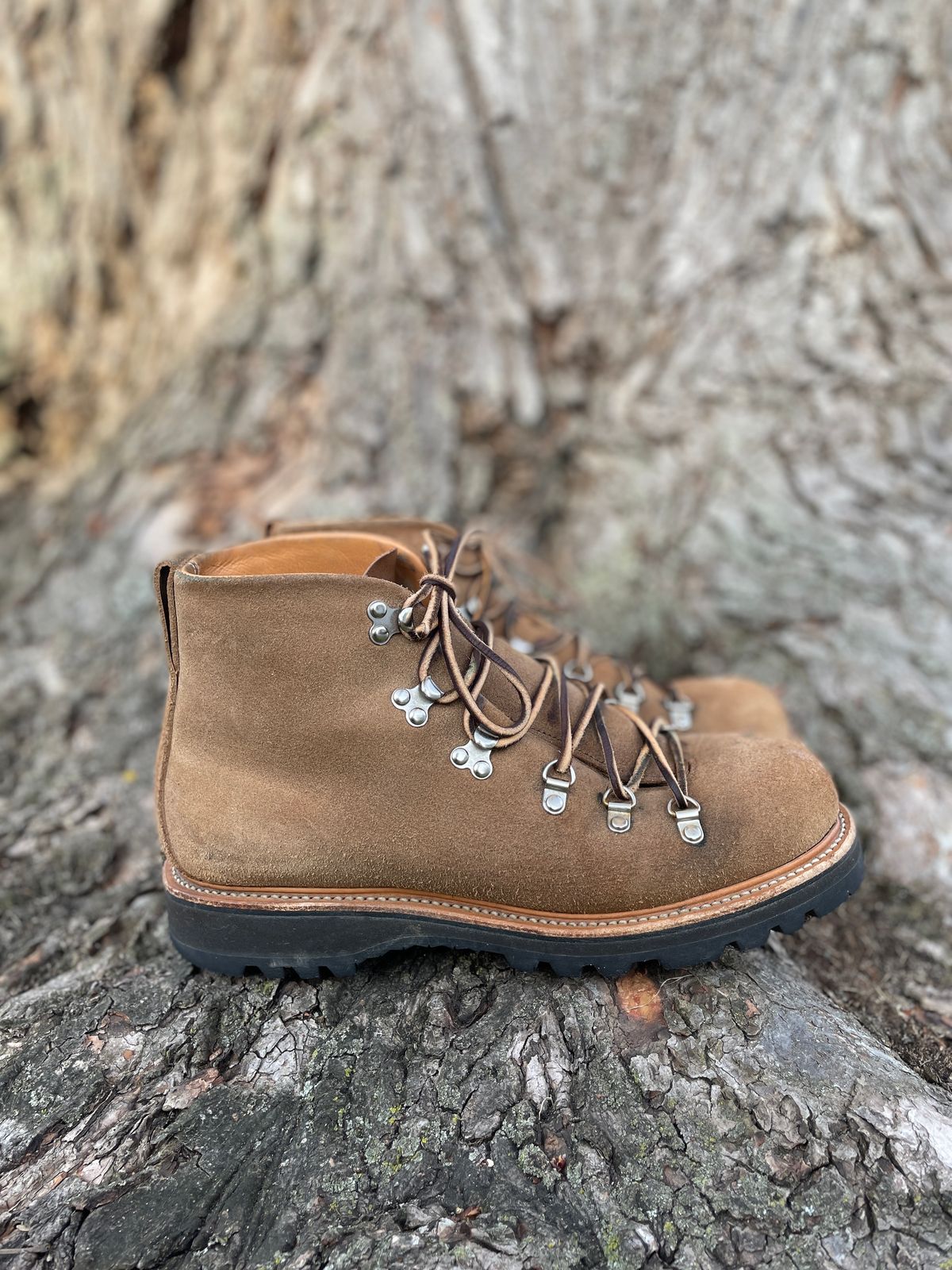 Photo by boottherapy on March 4, 2024 of the Viberg Hiker in Horween Natural Chromexcel Roughout.