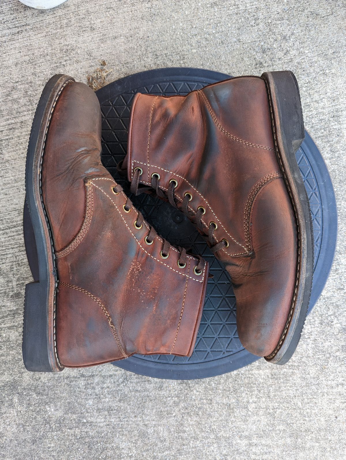 Photo by CallousAim on February 5, 2023 of the Golden Fox Overlord 6" Service Boots III in Burgundy Oiled Full Grain.