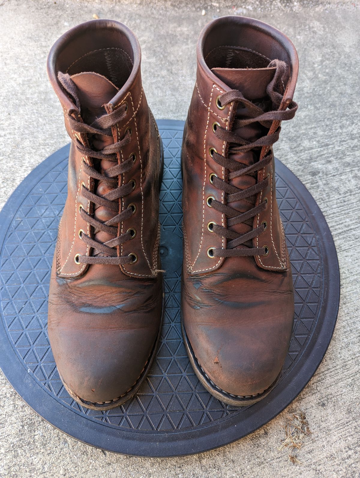 Photo by CallousAim on February 5, 2023 of the Golden Fox Overlord 6" Service Boots III in Burgundy Oiled Full Grain.