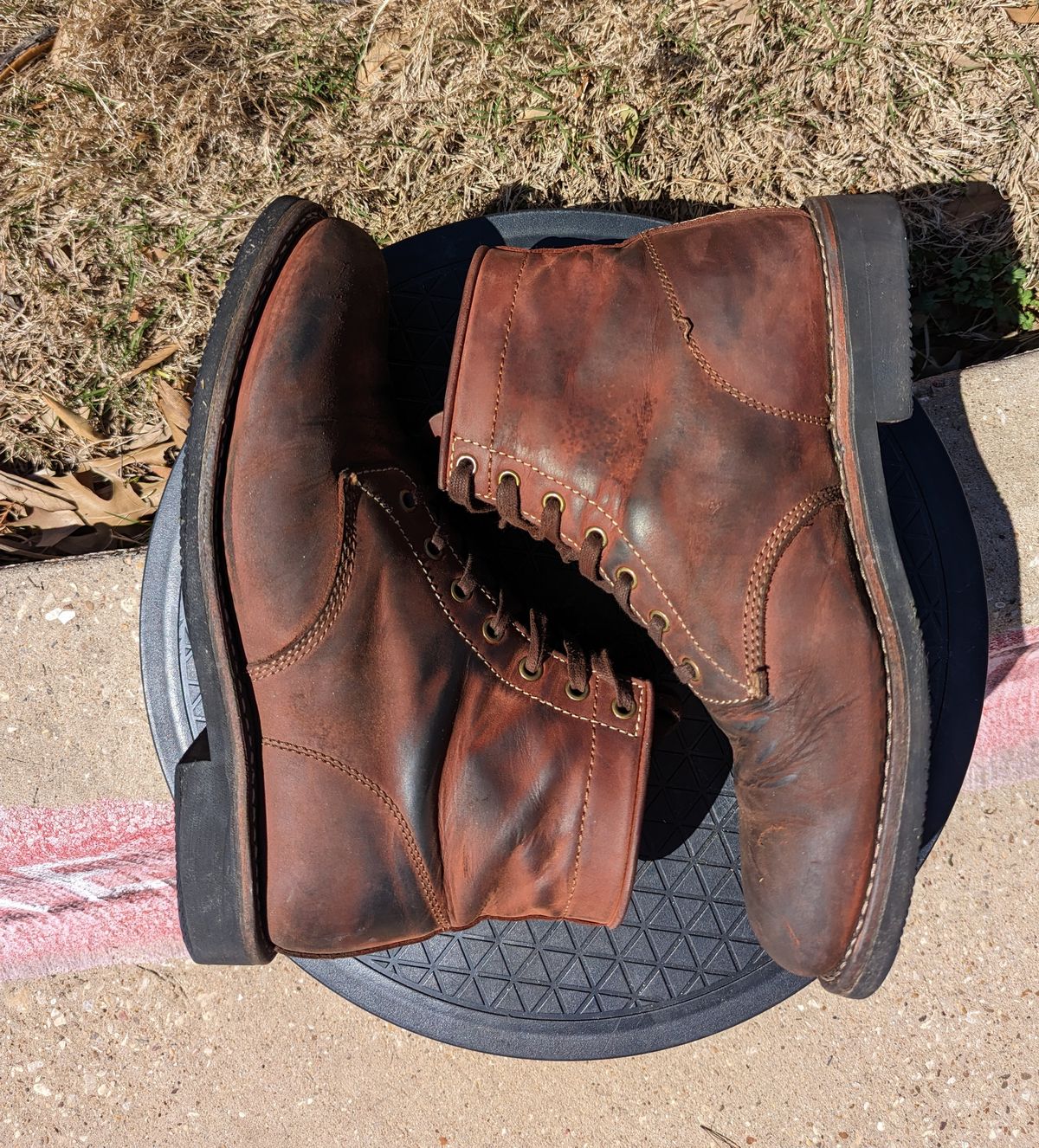Photo by CallousAim on March 5, 2023 of the Golden Fox Overlord 6" Service Boots III in Burgundy Oiled Full Grain.