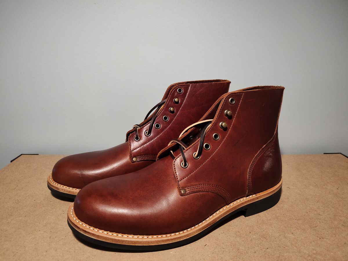 Photo by farroyo81 on October 1, 2024 of the Oak Street Bootmakers Field Boot in Seidel Light Brown Mustang.
