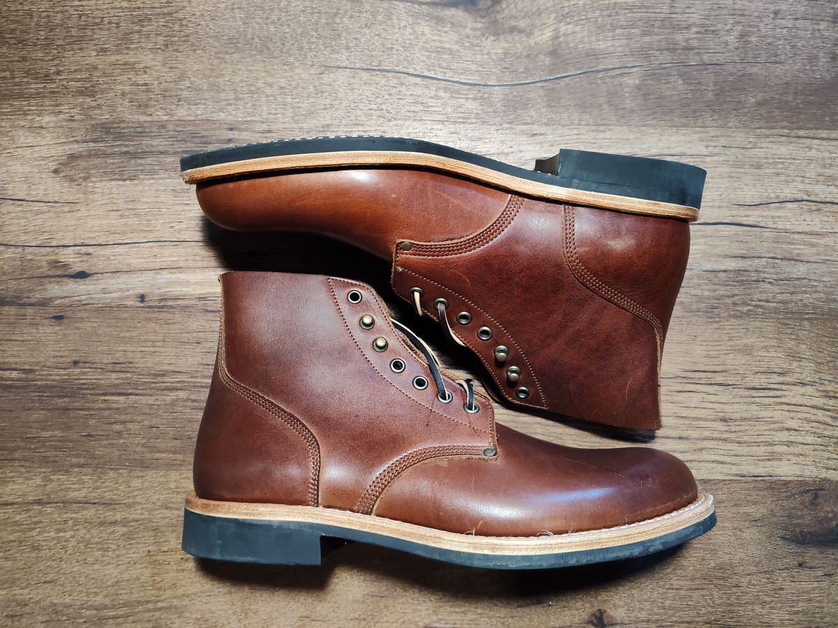 Photo by farroyo81 on October 1, 2024 of the Oak Street Bootmakers Field Boot in Seidel Light Brown Mustang.