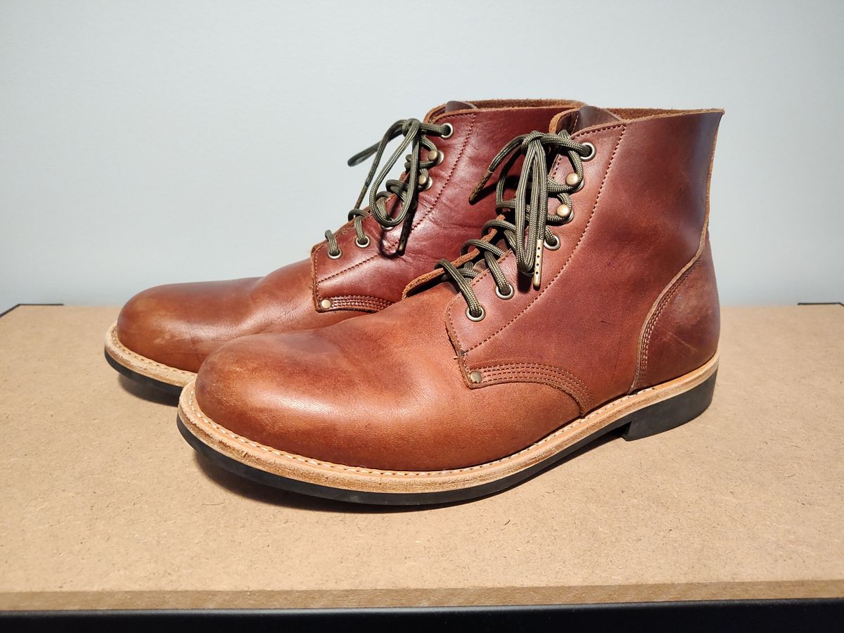 Photo by farroyo81 on November 2, 2024 of the Oak Street Bootmakers Field Boot in Seidel Light Brown Mustang.