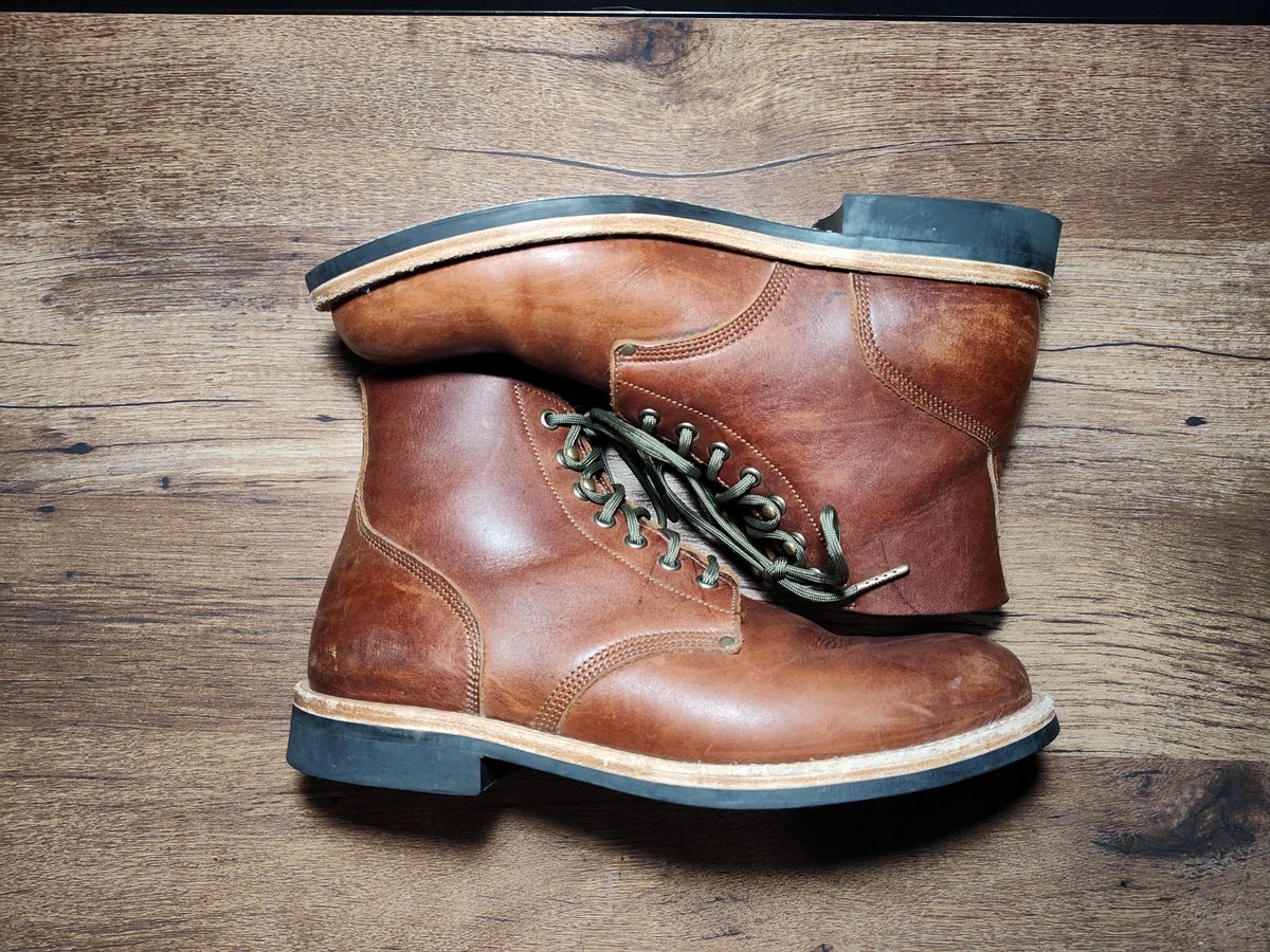 Photo by farroyo81 on November 2, 2024 of the Oak Street Bootmakers Field Boot in Seidel Light Brown Mustang.