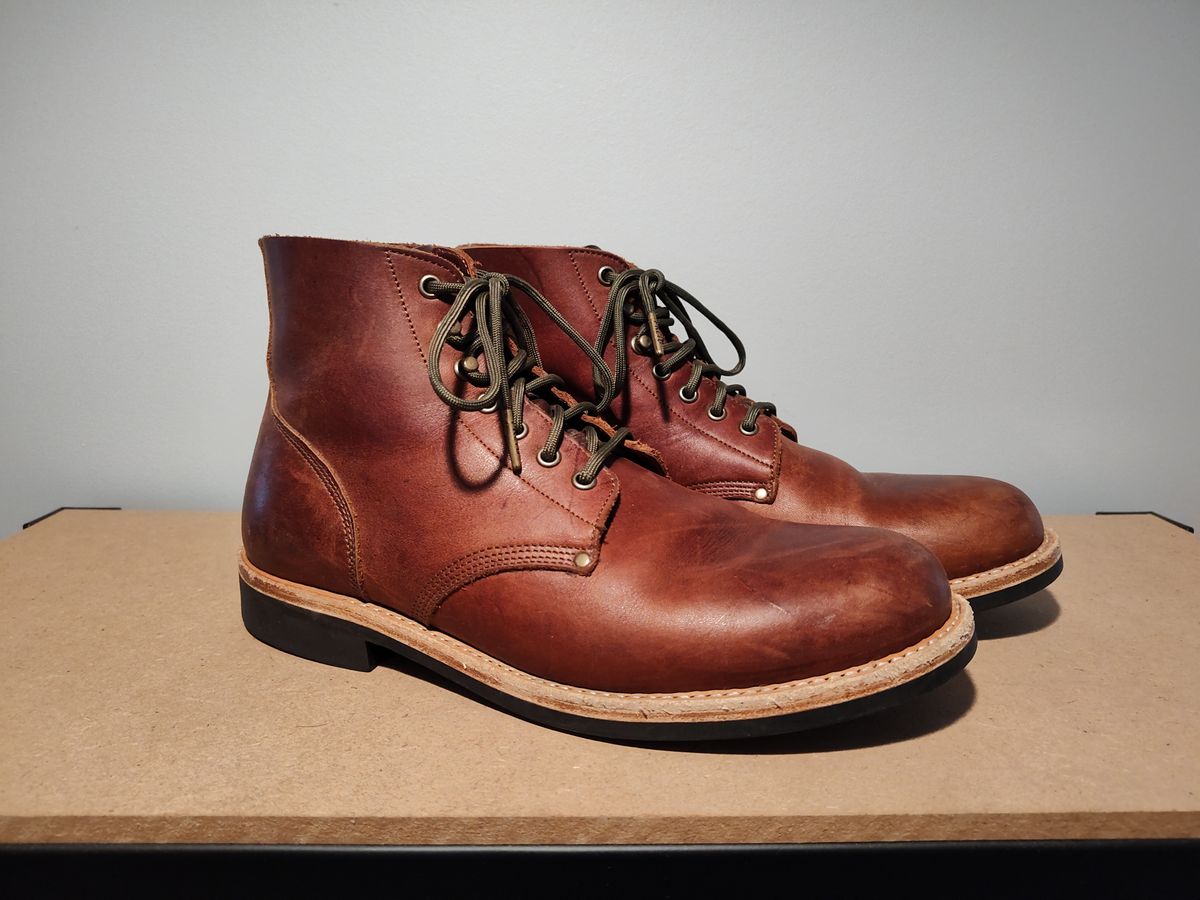 Photo by farroyo81 on November 2, 2024 of the Oak Street Bootmakers Field Boot in Seidel Light Brown Mustang.