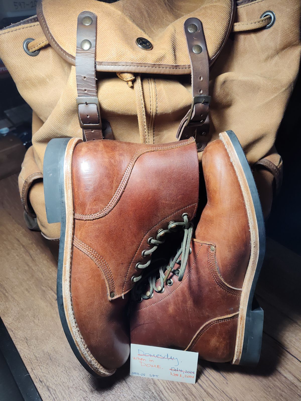 Photo by farroyo81 on November 2, 2024 of the Oak Street Bootmakers Field Boot in Seidel Light Brown Mustang.