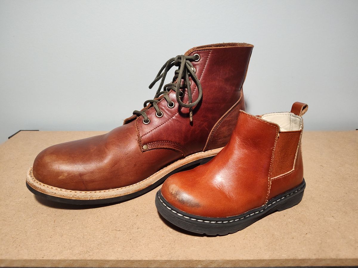 Photo by farroyo81 on November 2, 2024 of the Oak Street Bootmakers Field Boot in Seidel Light Brown Mustang.