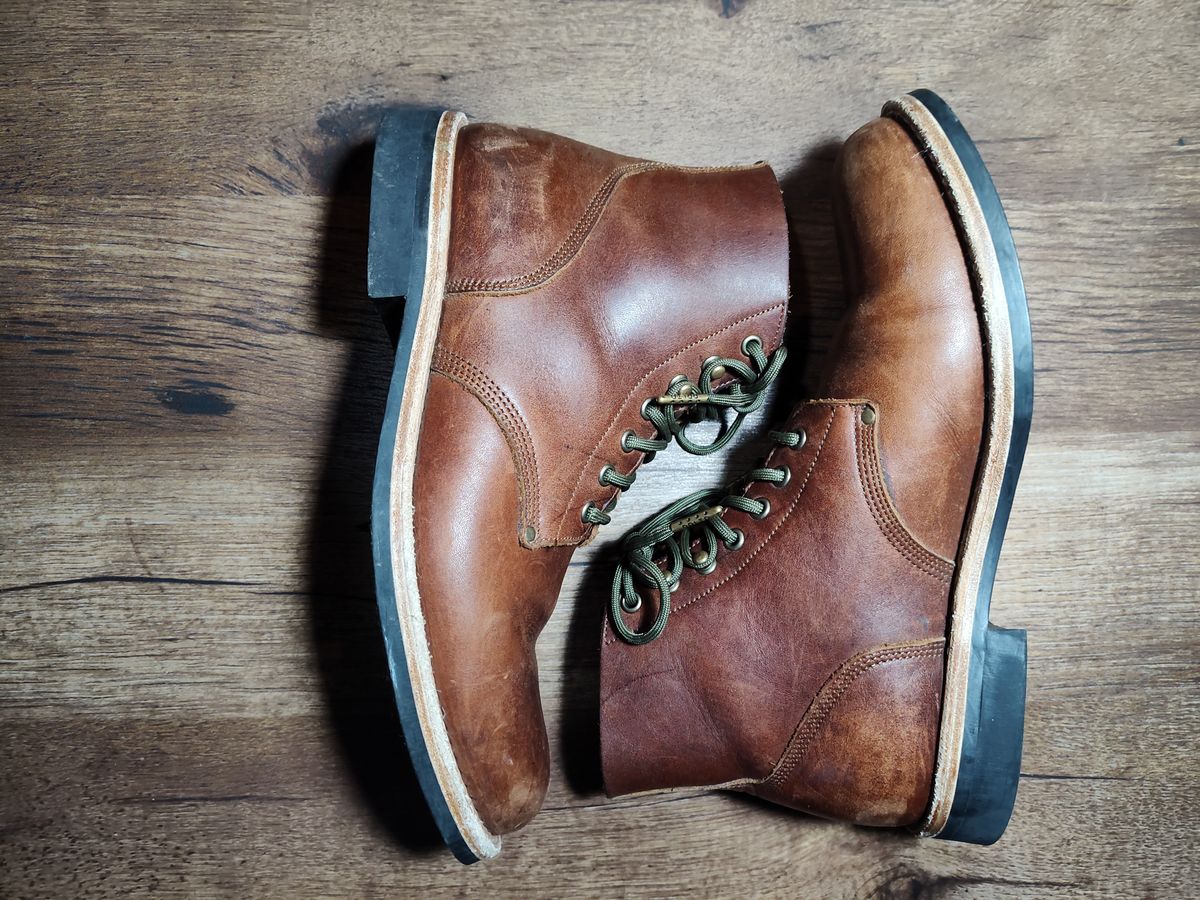 Photo by farroyo81 on December 5, 2024 of the Oak Street Bootmakers Field Boot in Seidel Light Brown Mustang.