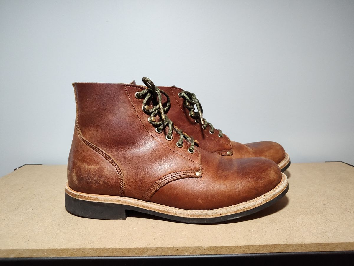 Photo by farroyo81 on December 5, 2024 of the Oak Street Bootmakers Field Boot in Seidel Light Brown Mustang.