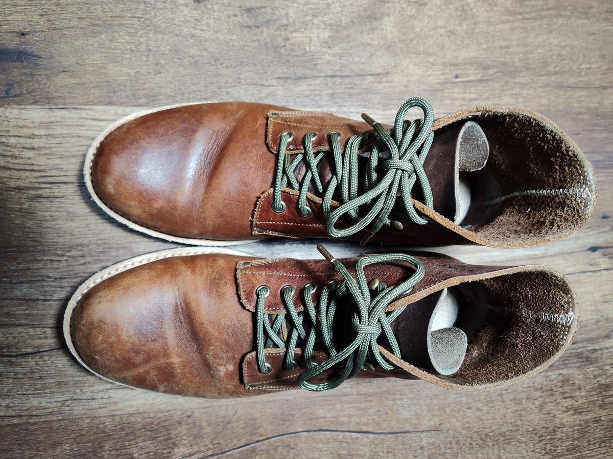 Photo by farroyo81 on December 5, 2024 of the Oak Street Bootmakers Field Boot in Seidel Light Brown Mustang.
