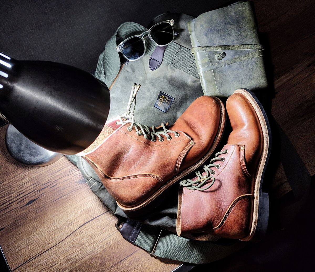 Photo by farroyo81 on January 3, 2025 of the Oak Street Bootmakers Field Boot in Seidel Light Brown Mustang.