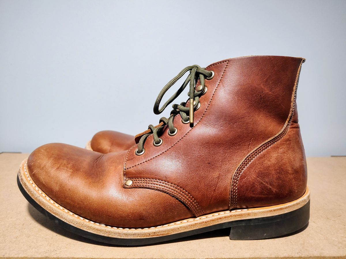 Photo by farroyo81 on January 3, 2025 of the Oak Street Bootmakers Field Boot in Seidel Light Brown Mustang.