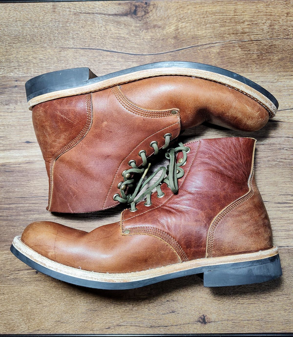 Photo by farroyo81 on January 3, 2025 of the Oak Street Bootmakers Field Boot in Seidel Light Brown Mustang.